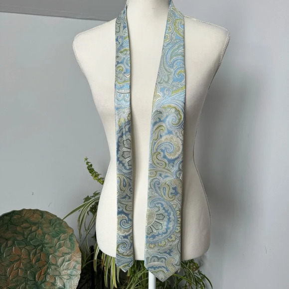 Ike Behar Pastel Blue Green Off-white Paisley Silk USA Made Necktie - Picture 2 of 6